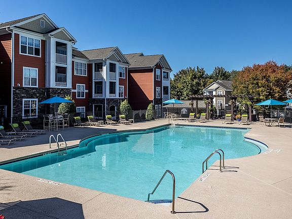Expansive Saltwater Pool and Sundeck with Wi-Fi