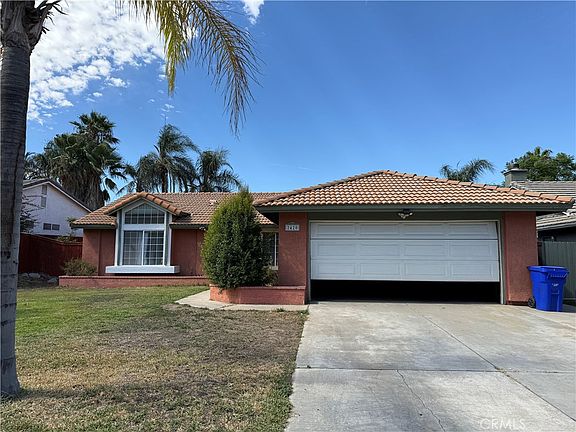 3rd image of 2420 W Sunrise Dr