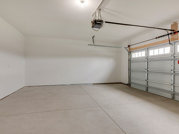 Oversize Garage w opener