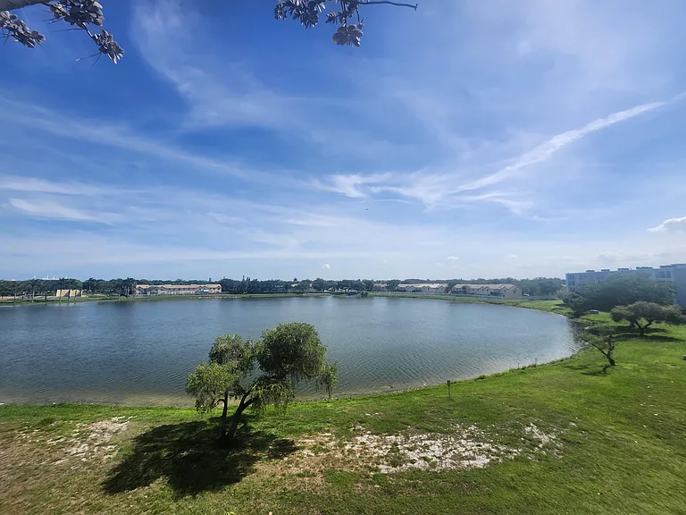 8600 N Sherman Cir #408 — Photo 9