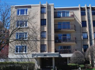 900 S River Rd APT 2C, Des Plaines, IL 60016