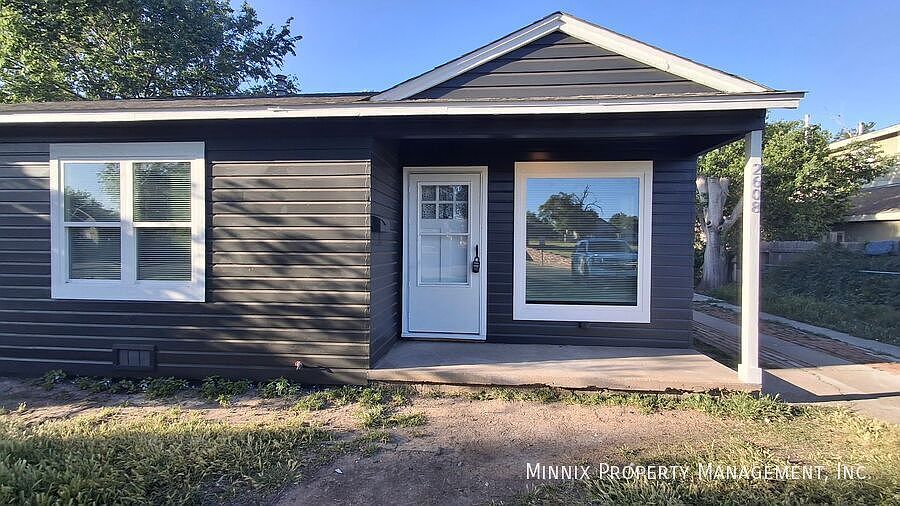 1st image of 2608 6th Ave