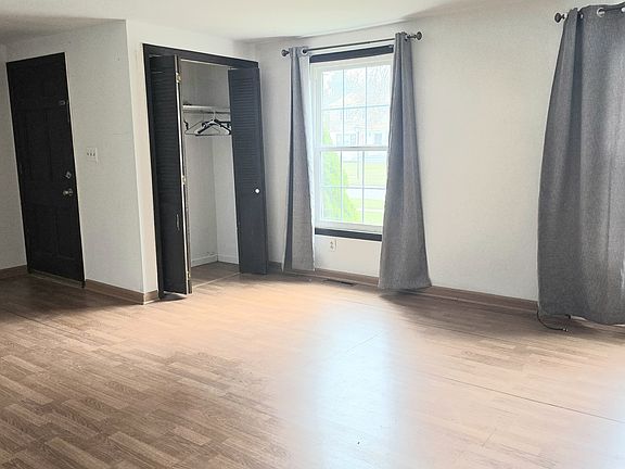 2nd image of 109 Fairgreen Dr
