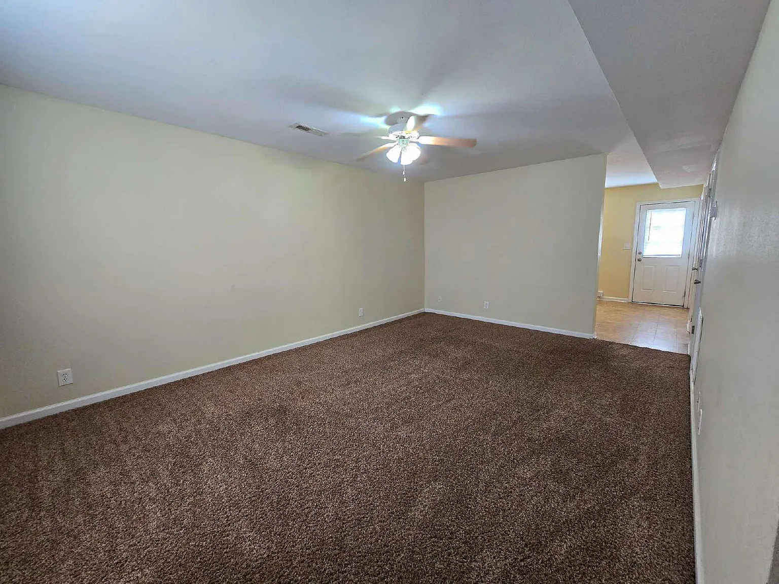2 bed, 1.5 bath, 1020 sqft, $950 — Photo 2