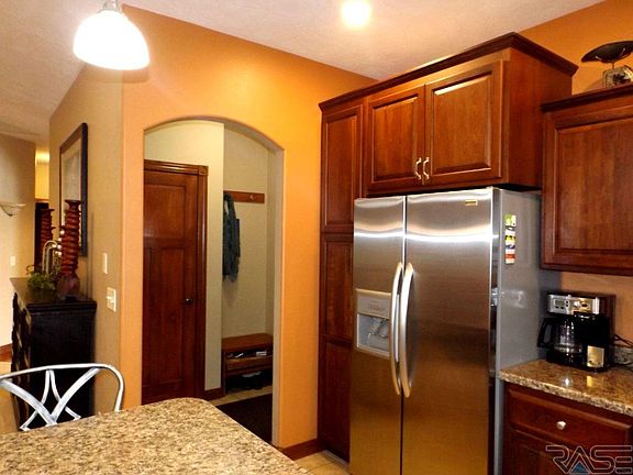4th image of 1100 W Glen Eagle Cir