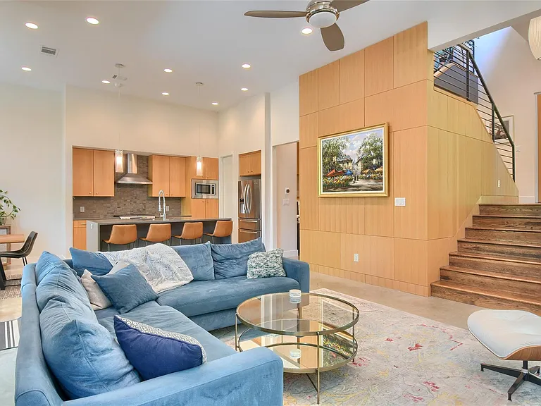 1009 E Riverside Dr #B — Photo 5