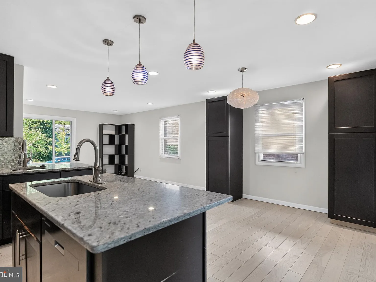 3 bed, 2.5 bath, 1224 sqft, $5,199 — Photo 3