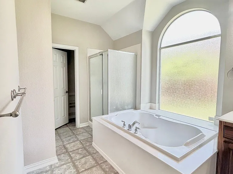 604 Peacock Dr — Photo 48
