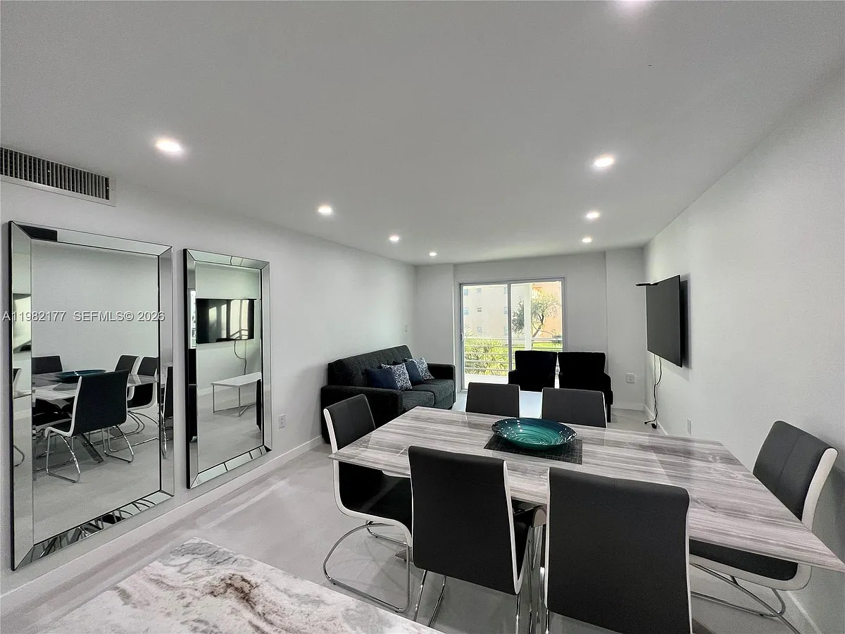 Building Photo - 8595 Sunrise Lakes Blvd #207