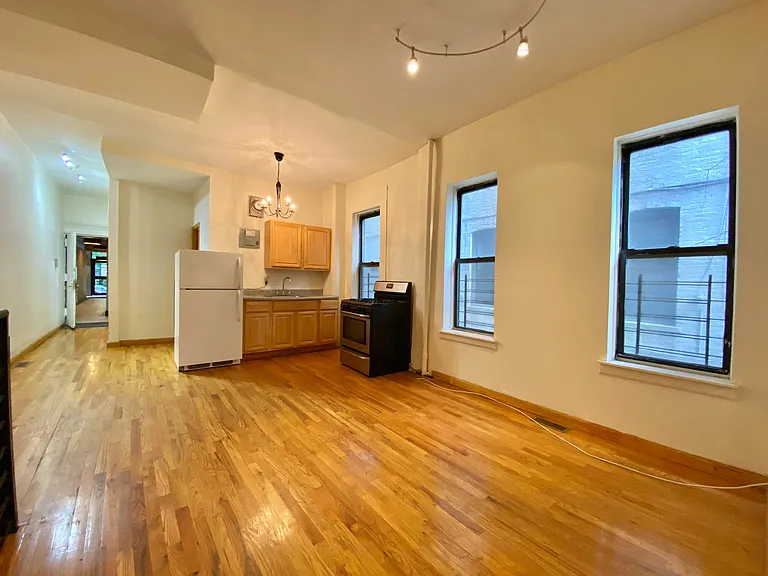 1061 Bergen St #4 — Photo 7