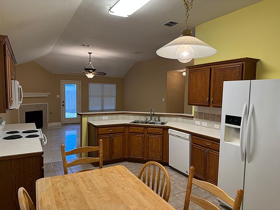 5th image of 1027 Stonebrook Dr