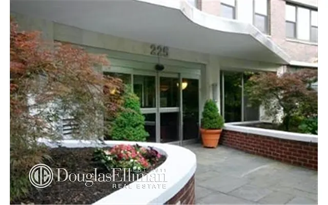 Sold by Douglas Elliman | media 21