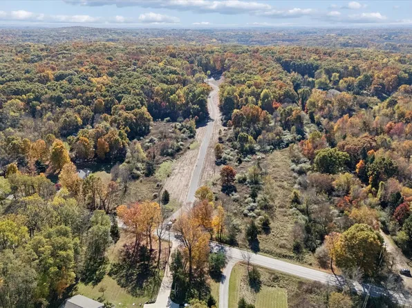1 E Coon Lake Rd, Howell, MI 48843