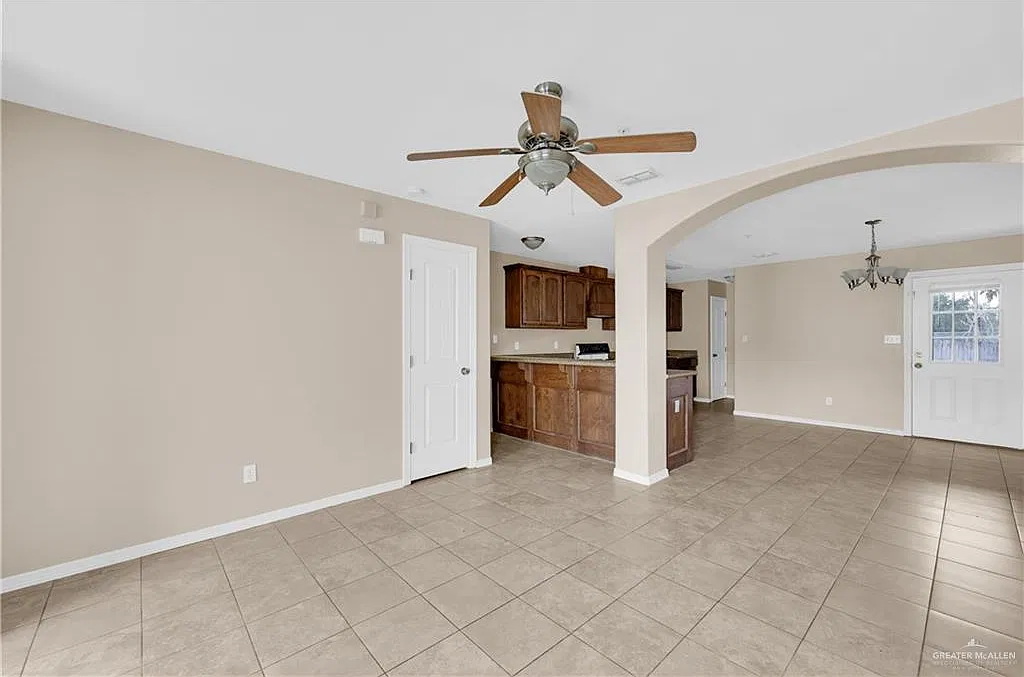3 bed, 2.5 bath, 1269 sqft, $1,250 — Photo 3