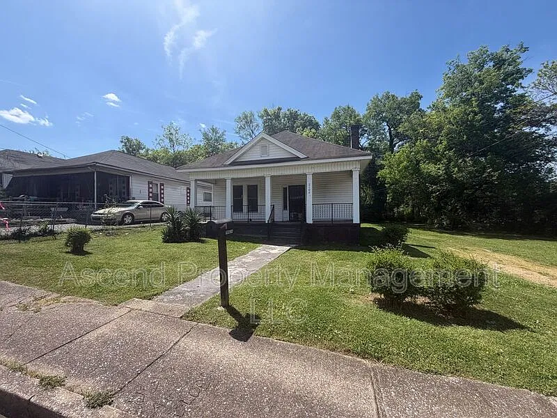 2 bed, 1.0 bath, $1,250 — Photo 2