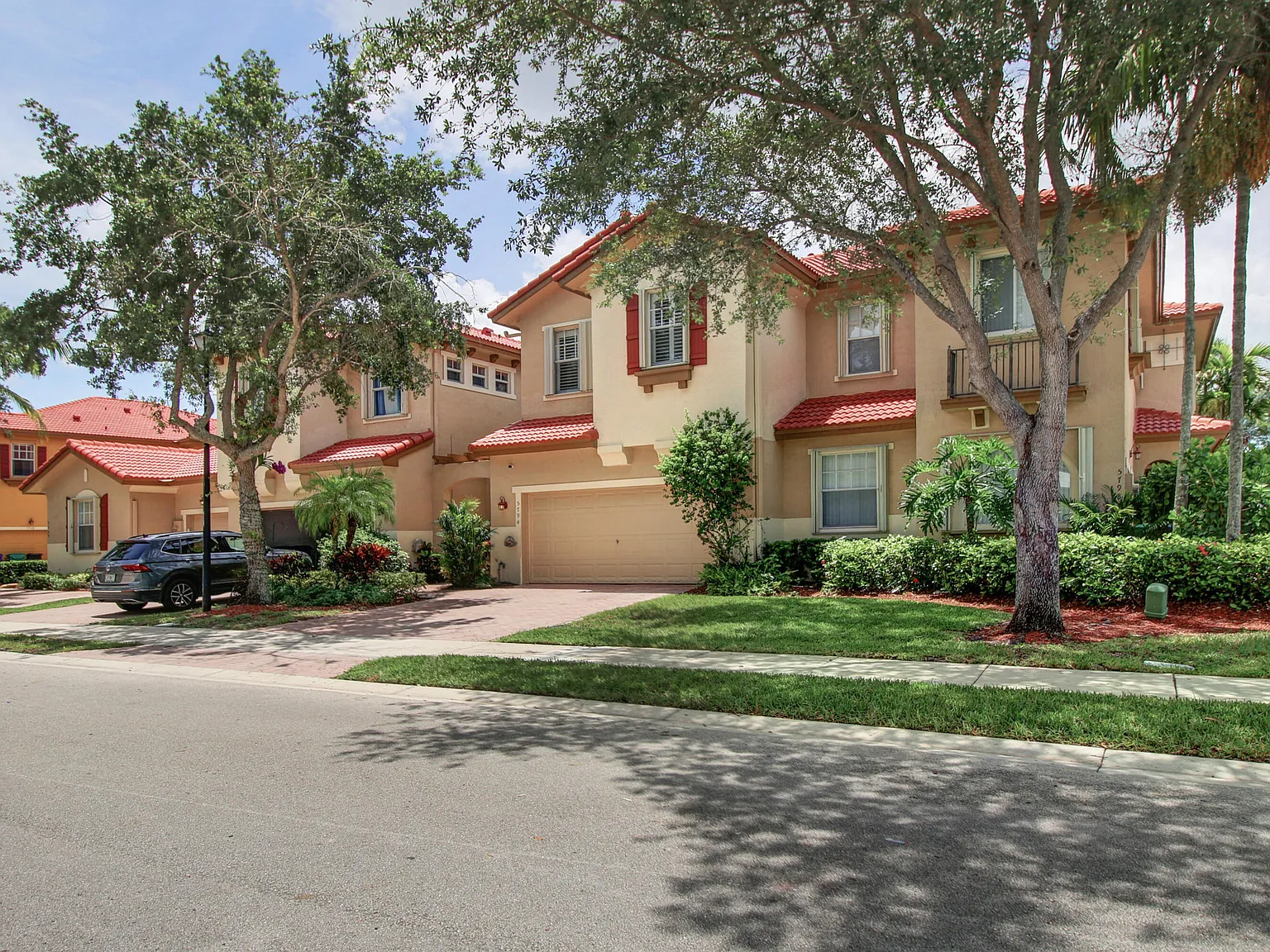 3 bed, 2.5 bath, 2265 sqft, $4,600 — Photo 2