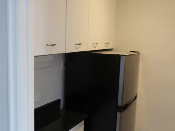 534 W Stratford Pl #902, Chicago, IL 60657