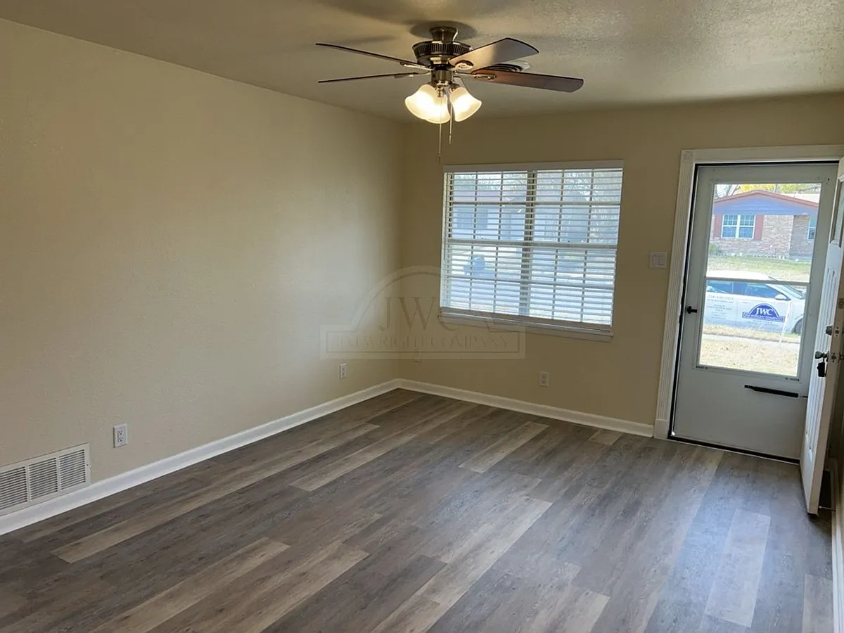 Building Photo - 1208 Ridgemont Dr