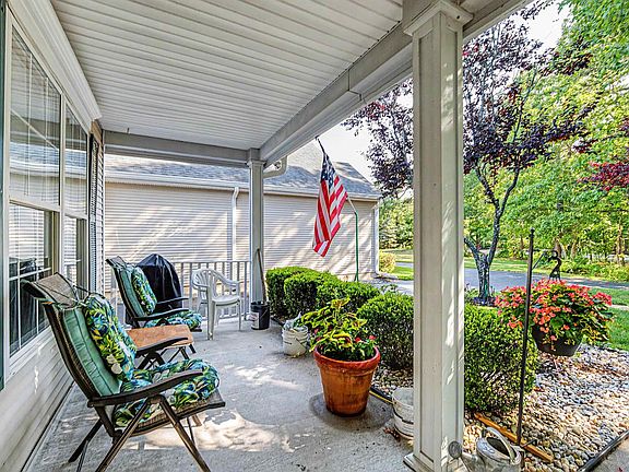 2nd image of 122 Newcastle Ct