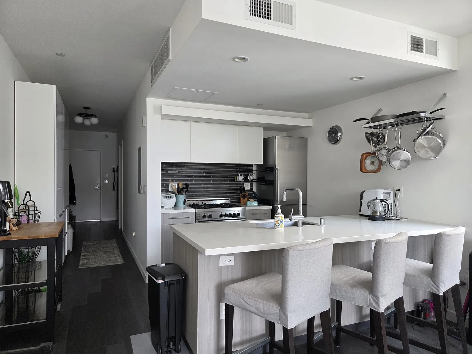 2 bed, 999 sqft, $5,295 — Photo 1