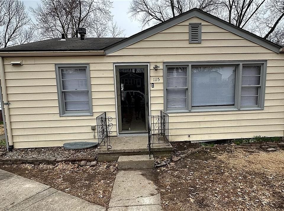 1st image of 1115 Dakota St