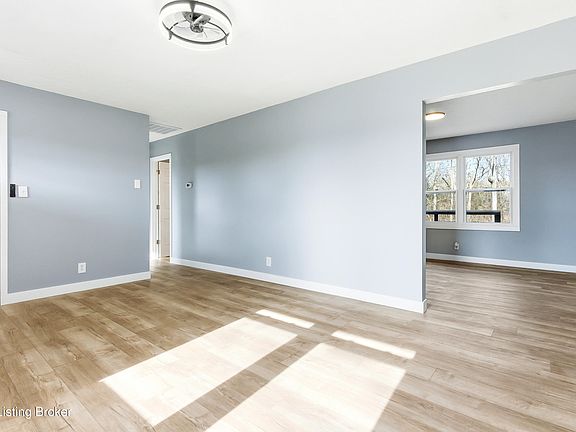 4th image of 1005 E Mailback Way