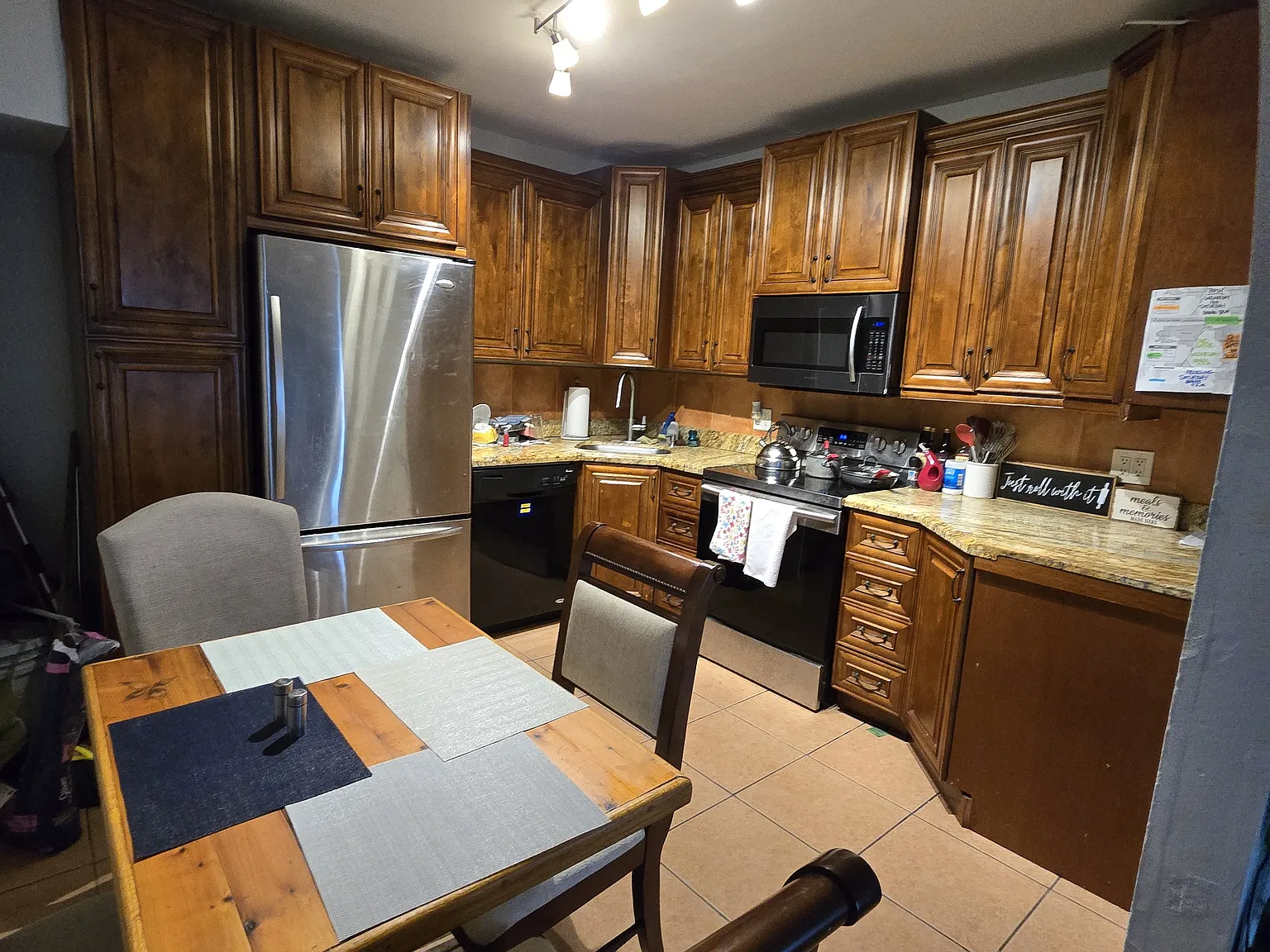 3 bed, 1591 sqft, $800 — Photo 1