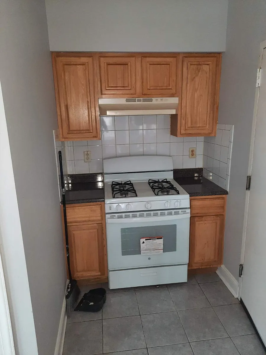Building Photo - 1208 Lincoln St #3