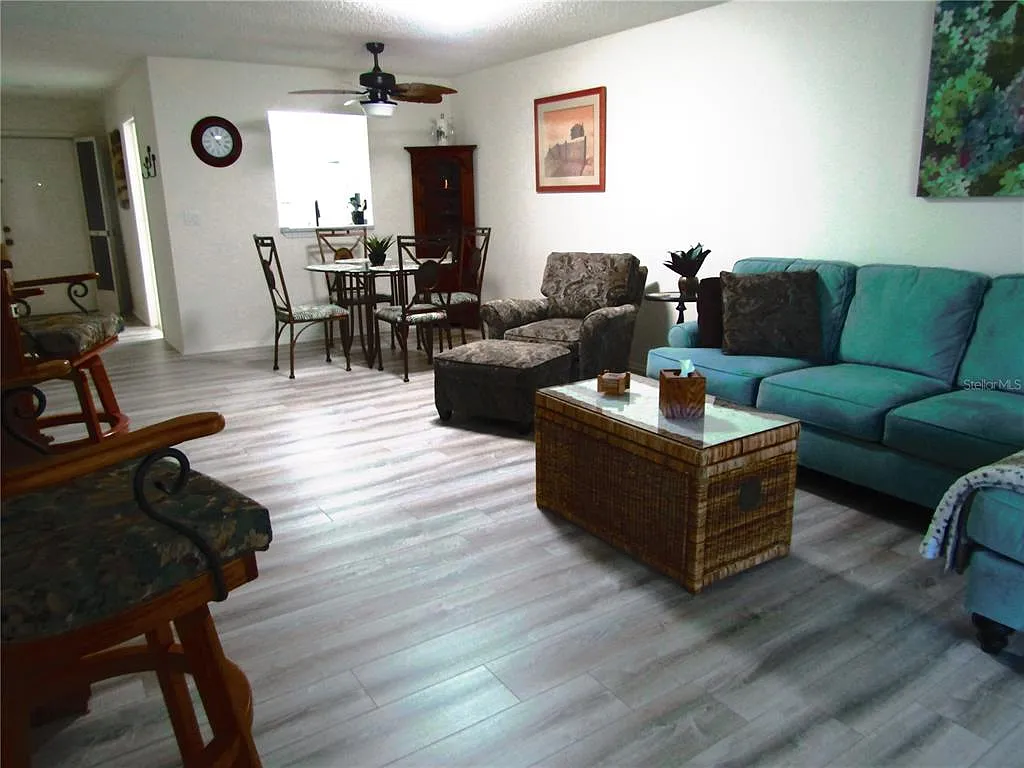 2 bed, 2.0 bath, 1118 sqft, $4,300 — Photo 4