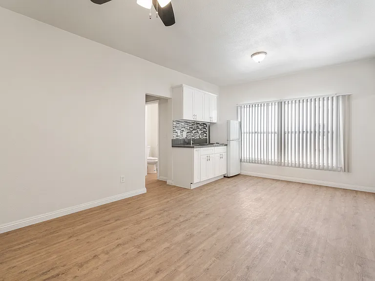 Ktown Apartments Living & Kitchen Area