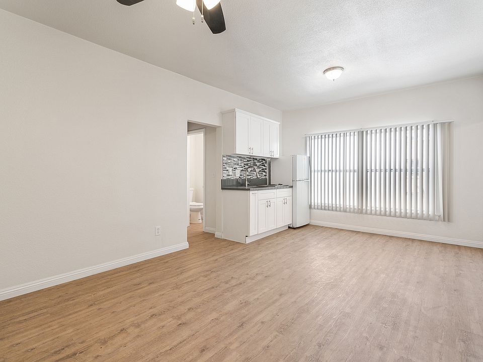 Ktown Apartments Living & Kitchen Area