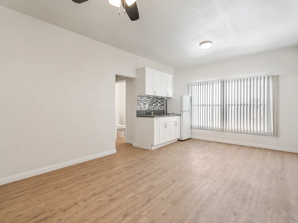 Ktown Apartments Living & Kitchen Area