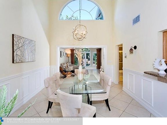 5th image of 329 Poinciana Dr