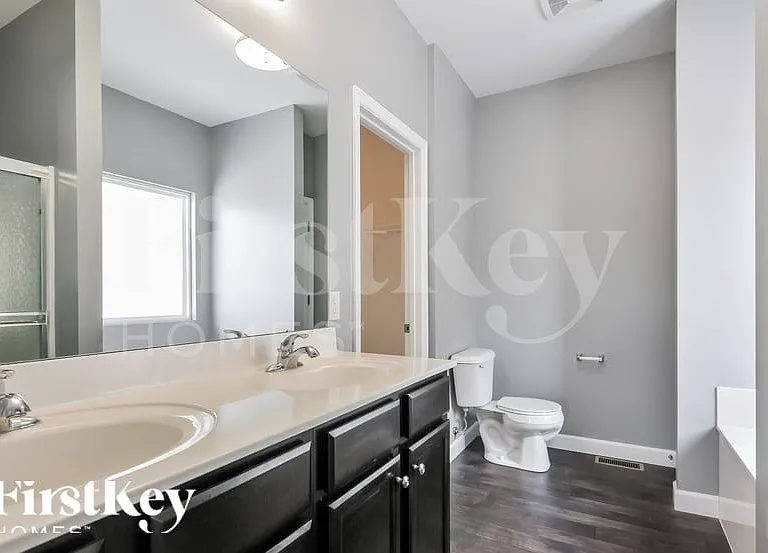 221 Lonepine Dr — Photo 11