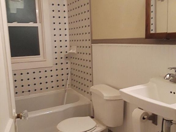 5th image of 104 N Henderson Ave #B