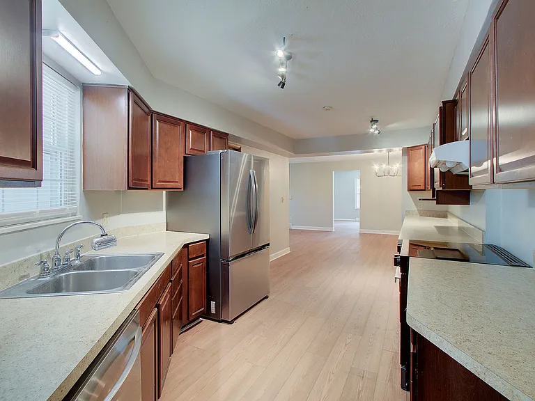1655 Southbend Dr — Photo 6