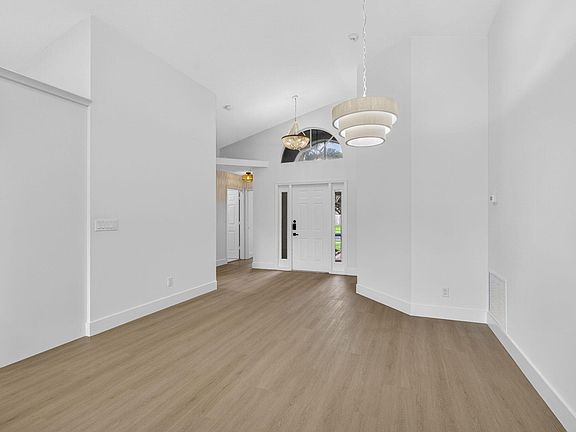 5th image of 1599 Oak Berry Circle