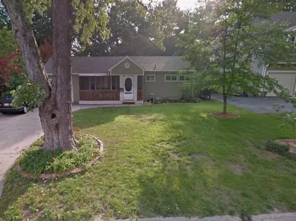 7435 Reeds Ln, Overland Park, KS 66204