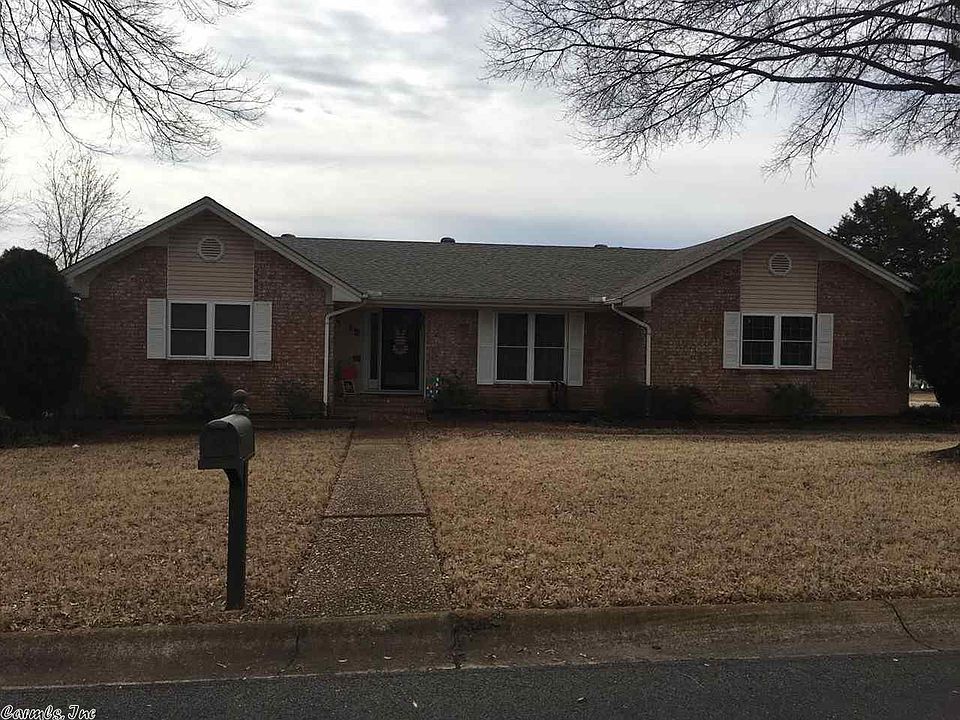 1st image of 15 Jamestown Dr