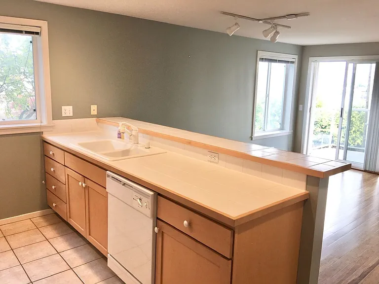 2432 Dexter Ave N #100 — Photo 5