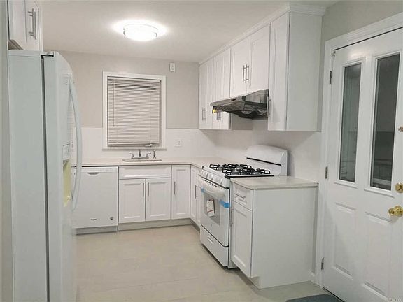 4th image of 171 Lafayette St