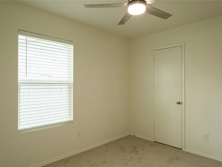 1501 Oakdale Cir #D — Photo 11