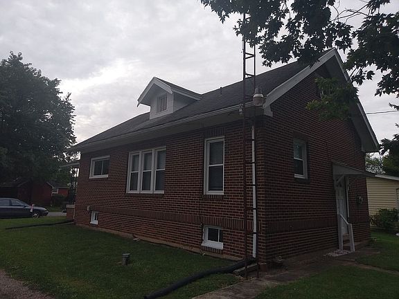 3rd image of 216 2nd St