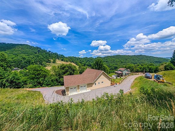 2nd image of 338 Majestic Mountain Dr