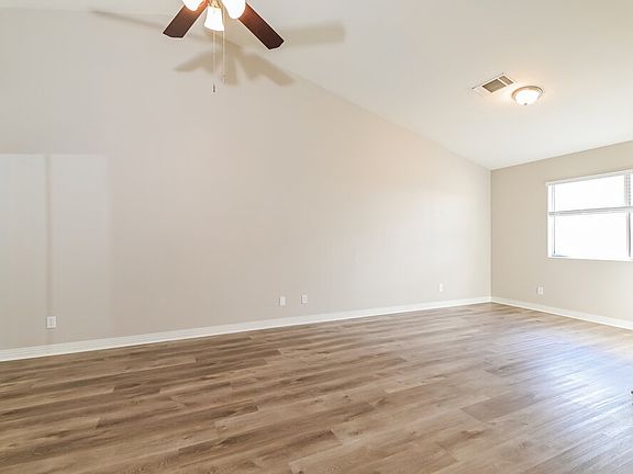 4th image of 827 Harbor Beach Ct