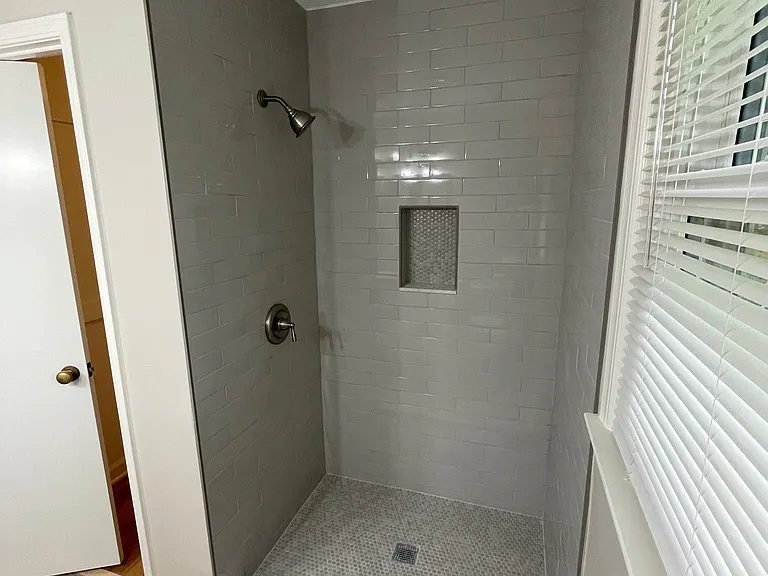 Fully renovated Owner's suite bathroom