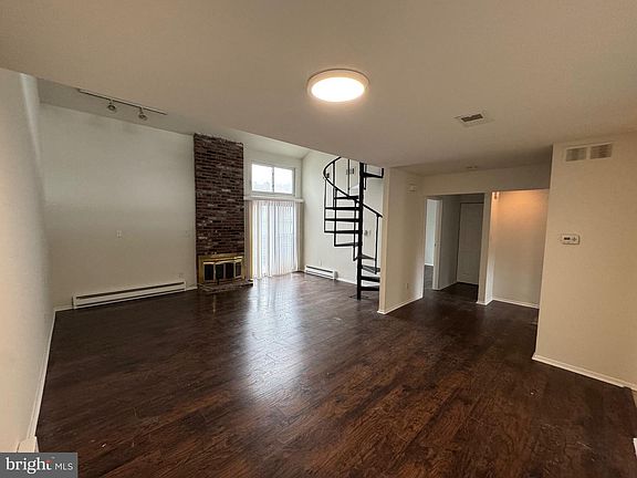 2nd image of 502 Bromley Est