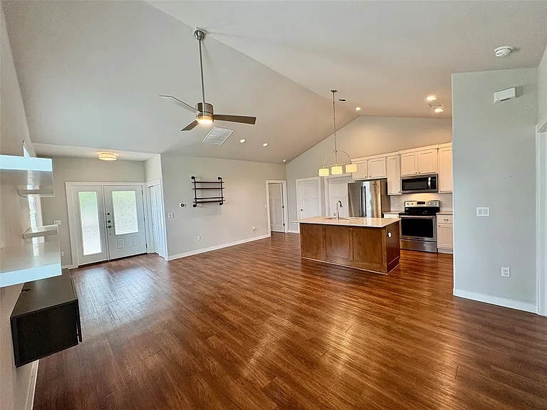 241 Rose Dr #B — Photo 6