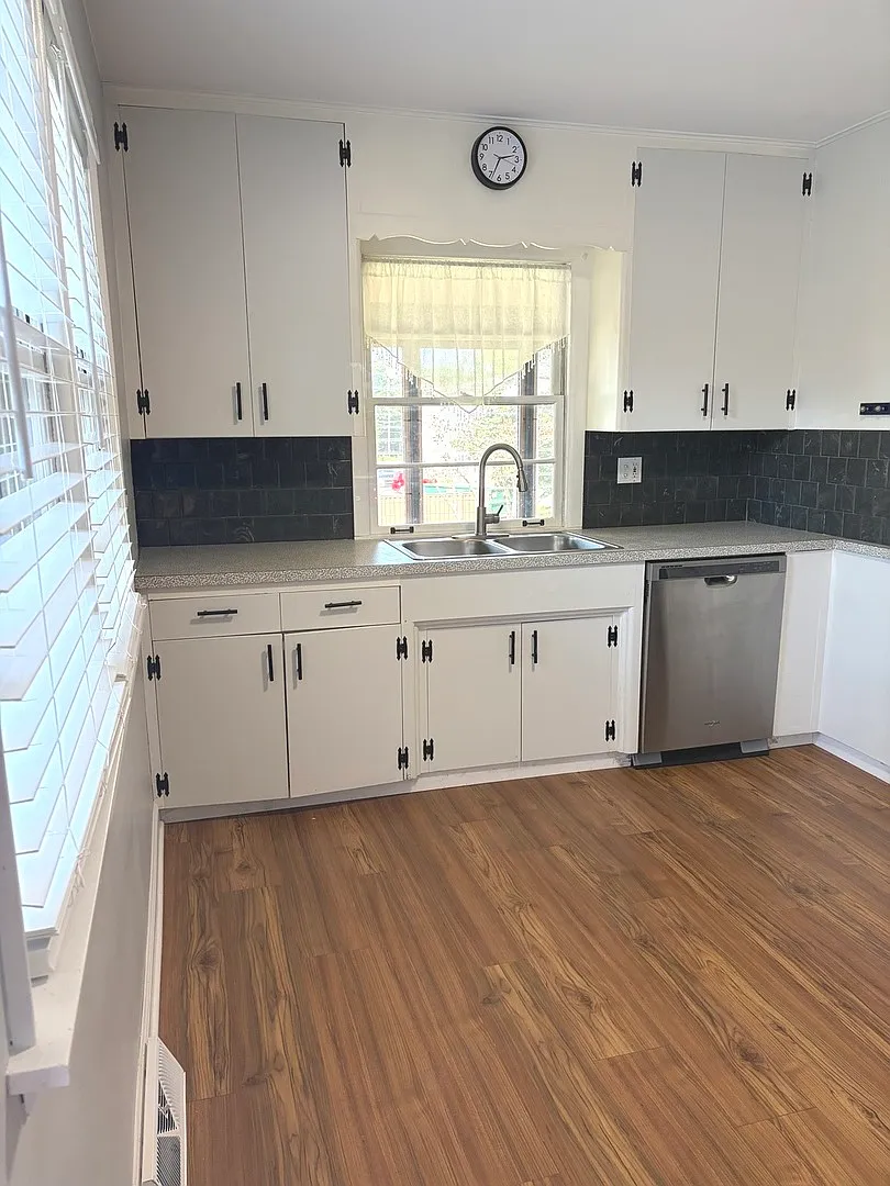 2 bed, 940 sqft, $2,250 — Photo 3