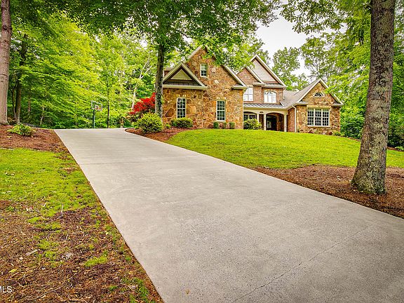 4th image of 2660 Grand Oaks Dr